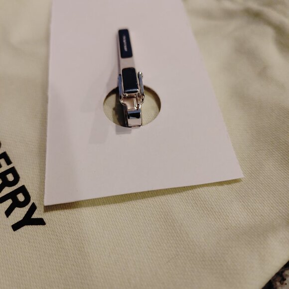 Burberry Tie Clip, metal, silver-tone, comes with baggie as pictured. - Picture 9 of 16